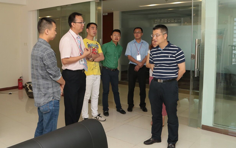 重慶市渝北區人民政府相關領導蒞臨云南天度集團考察，雙方將于近日簽訂投資合同，天度集團將在重慶投資設立控股子公司-重慶天度網絡信息技術有限公司，并建立200人規模的專業技術研發基地，此后將大大增強天度技術研發實力和公司綜合優勢